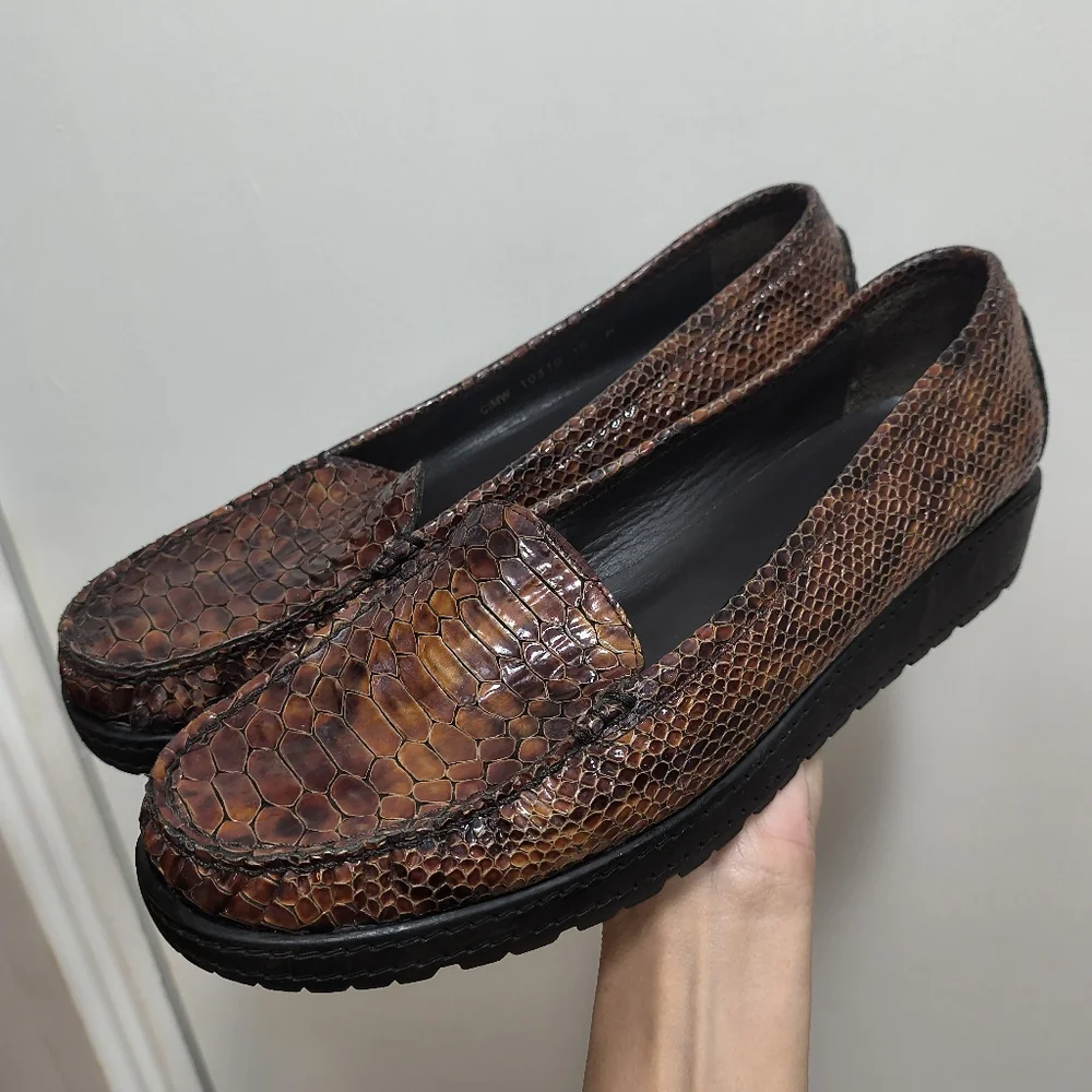 Stuart Weitzman Brown Croc Embossed Leather Low Wedge Loafer 10